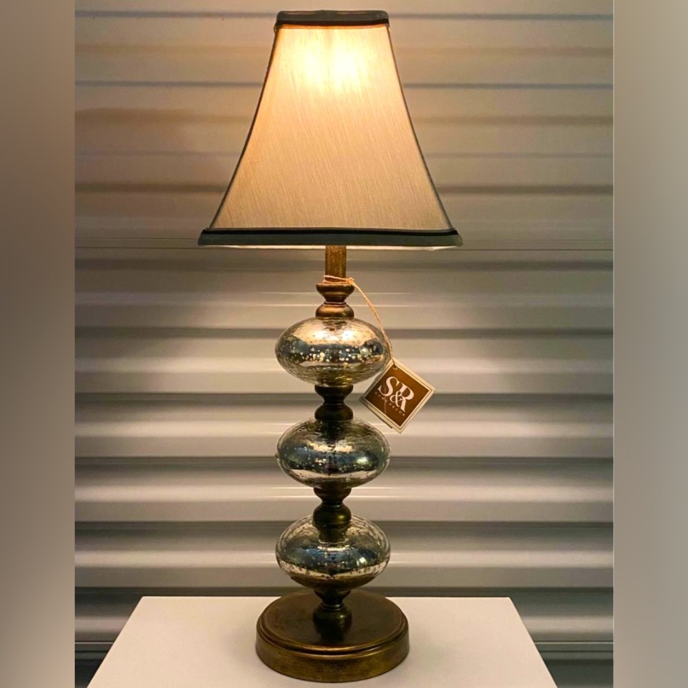 Table lamp w/ shade 50% PRICE SLASH!!!!